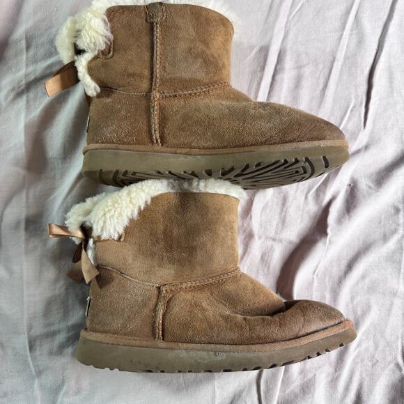 Ugg Australia sz 5 Mini Bailey Bow Boots Tan Sheepskin Satin Bow - Picture 4 of 10